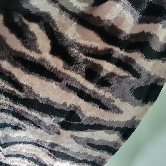 Adrienne Vittadini Scarf Animal Print Fringe Super Soft Polyester Rectangle - Picture 2 of 3